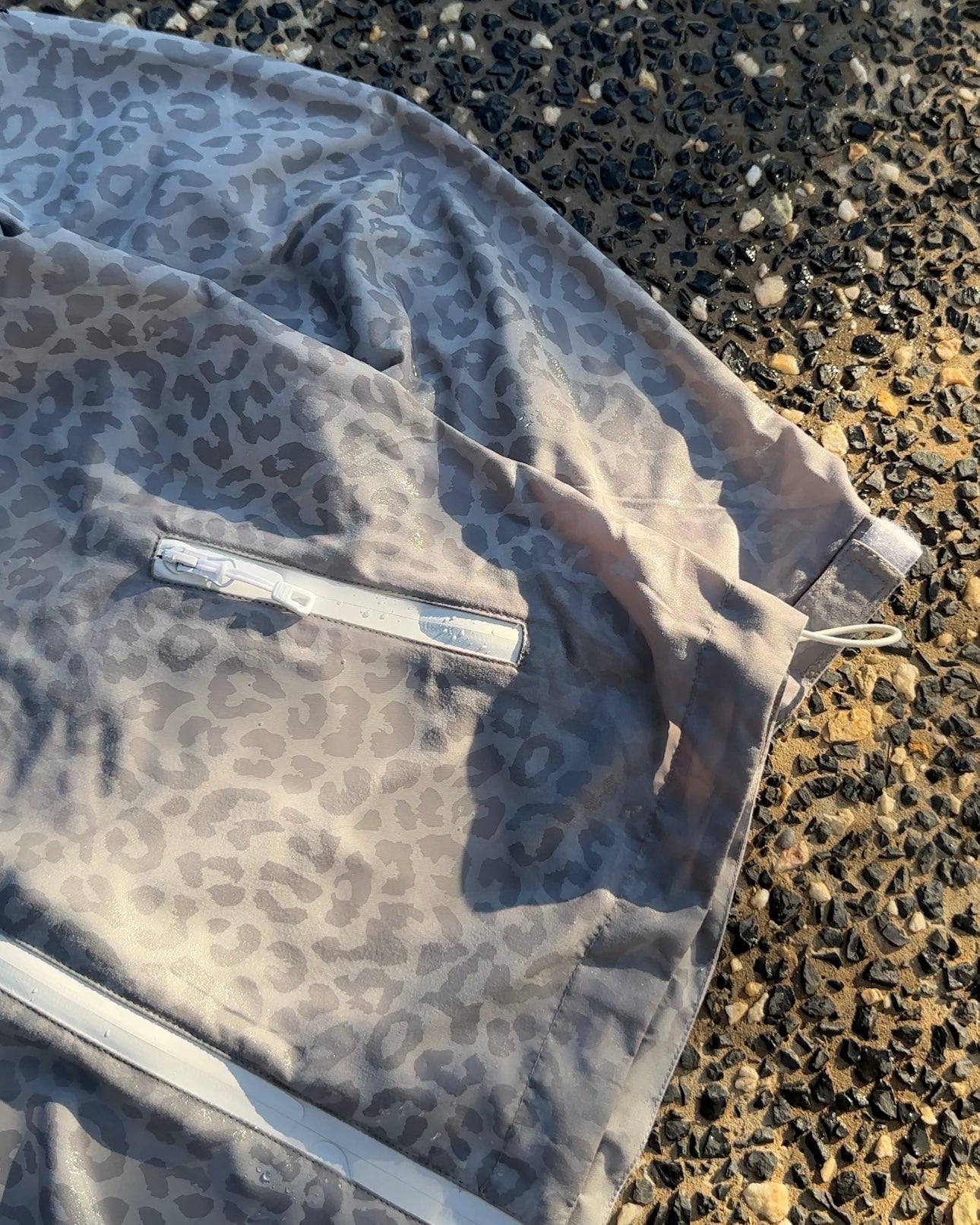 LEOPARD WATER REACTIVE RAIN JACKET - GREY